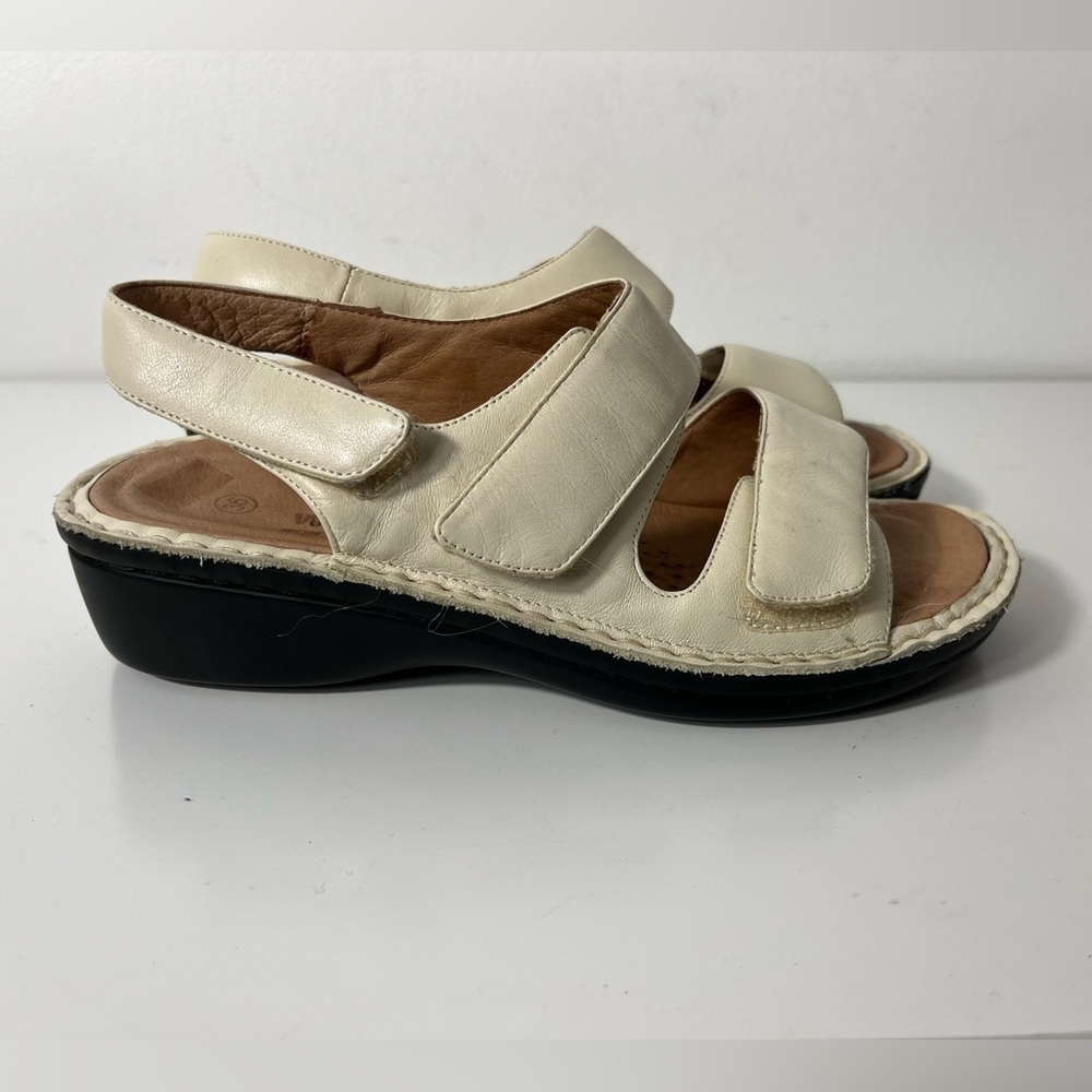 Volks Walkers Sandals Womens Size 6 Eur 36 Cream Leather Hook & Loop Straps